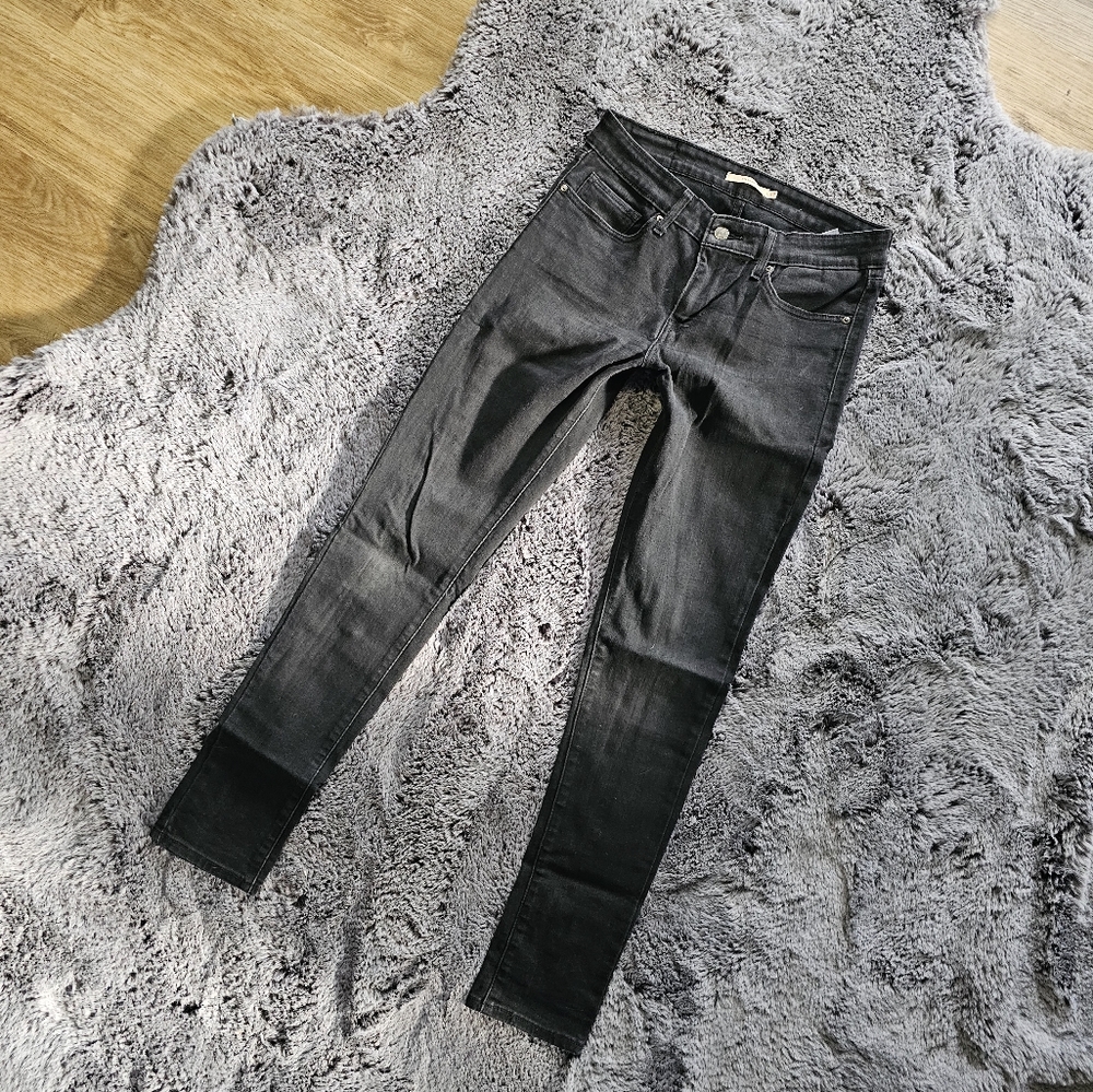 Black 711 Skinny Jean by Levi's sz 27